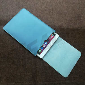 Housse pour ordinateur portable en similicuir beige de haute qualité SALVA LEATHER, personnalisable OEM, étui souple léger avec sangle réglable, moderne et unisexe - Product Image 5