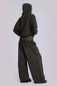 Conjunto Deportivo Premium Personalizado para Mujer, Sudadera y Pantalones Deportivos con Efecto Deslavado Vintage, Ropa Urbana de Fabricante - Product Image 2
