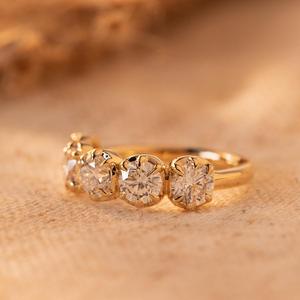 แหวนเพชร 5 เม็ด สำหรับวันครบรอบแต่งงาน ทำจากทองคำขาว 18k ขนาด 4.5 มม. ทรงกลมเจียระไนแบบบริลเลียนท์ แหวนแต่งงานแบบโดดเด่น ได้รับการรับรองจาก IGI - Product Image 4