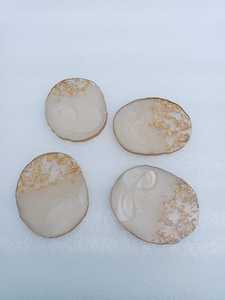 Sous-verres ronds en résine avec bord doré, design moderne, faits à la main, antidérapants, diamètre 350 mm, pour la protection de la table - Product Image 4
