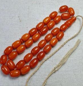 Tasbih en résine à ondulations perlées - Product Image 1