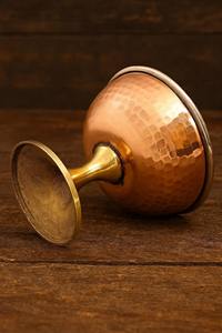 ชามช็อกโกแลตทองแดงพร้อมฐานทองเหลือง เหมาะสำหรับช็อกโกแลต ของหวาน ขนมขบเคี้ยว อาหารสำหรับครอบครัว และการต้อนรับแขก นำเข้าจากอินเดีย - Product Image 5