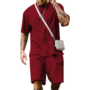 Conjunto de Camiseta de Cuello Alto Acanalado Rojo para Hombre, Pantalones Cortos Casuales de Verano, Transpirables, Tejidos, de Color Sólido, con Estilo Moderno - Product Image 1