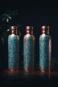 Bouteille d'eau en cuivre pur finition miroir, étanche, réutilisable, élégante, pour l'hydratation et le bien-être, fournisseur en gros - Product Image 6