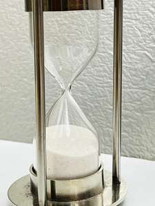 Reloj de Pared 3D con Diseño de Ángel y Cruz, de Aluminio con Acabado en Níquel, 6 Pulgadas |   Pie Decorativo Vintage para Mesa de Graduación - Product Image 4