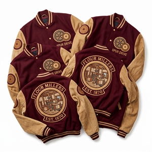 Veste universitaire personnalisée OEM en laine avec manches en cuir, broderie Cloister Builders Arcade, patch colonne capitale, marron - Product Image 2
