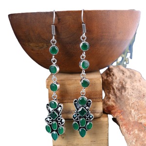 Pendientes Colgantes de Estilo Bohemio, Étnico y Tribal con Piedra Verde, Venta al por Mayor |   Pendientes de Latón Hechos a Mano, Joyería al por Mayor para Mujer - Product Image 4