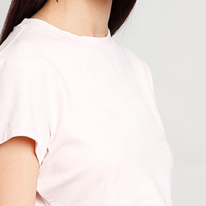 เสื้อครอปท็อปผู้หญิงแบบ OEM ออกแบบโลโก้ได้ตามต้องการ ขายส่งจากโรงงานโดยตรง เสื้อยืดครอปท็อปลำลอง สั่งผลิตขั้นต่ำน้อย - Product Image 4