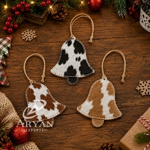 Ensemble d'ornements de Noël faits main en cuir véritable avec étoile en cuir de vachette, rennes et décorations de chaussettes pour arbre de Noël, idéal pour la ferme - Product Image 1