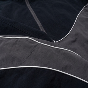 Chaqueta Deportiva con Paneles Negros y Color Carbón, Cierre Frontal con Cremallera — Cortavientos Ligero Unisex con Ribetes en Contraste |   Marca Privada OEM/ODM - Product Image 5