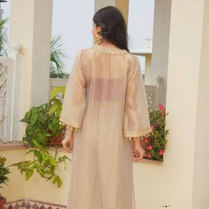 Conjunto de Blusa Kurta y Pantalón Palazzo Dorado con Bordado de Lentejuelas y Trabajo Dori, Completamente Cosido, para Fiestas - Product Image 3