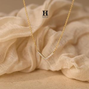 Bijoux en diamant de mode en gros, collier pendentif moderne en forme de V - Product Image 4