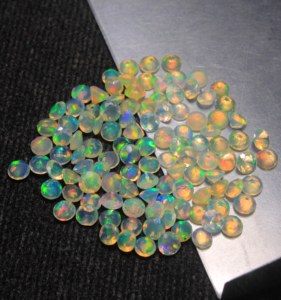 Opale Welo Ronde Facettée, Pierre Précieuse Naturelle d'Éthiopie, Opale Welo en Vrac, Prix de Gros - Product Image 1