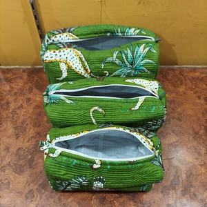 Sac cosmétique rectangulaire grande capacité en coton Kaya Loom avec fermeture éclair, motif floral matelassé, pour fille, lot de 3 pièces - Product Image 2