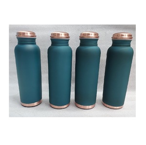 Botella de agua clásica de cobre desarrollada para disfrutar de agua fresca y promover el bienestar en casa, la oficina, el gimnasio y para viajes. - Product Image 3