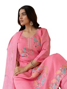 Salwar Kameez Rosa de Seda Romana con Diseño Floral Bordado, Ropa Casual Tradicional India para Mujer, Corte Regular, Largo hasta el Tobillo - Product Image 3