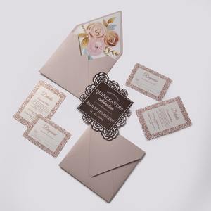 Conjunto de Invitaciones Personalizadas para Quinceañera, Tarjeta Acrílica con Espejo y Rosas Cortadas con Láser, Sobre con Forro Floral, Tarjetas RSVP y de Detalles - Product Image 1