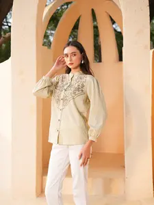 Top de Diseño Premium para Mujer, Talla Personalizada, Estilo Bordado en Beige con Rayón Texturizado, para Viajes Universitarios y Looks Urbanos - Product Image 5