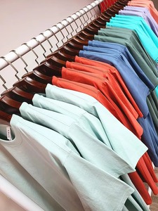 เสื้อยืดทีมแบบกำหนดเองขายส่ง เสื้อยืดครอปท็อปผ้าฝ้ายทรงพอดีตัว ออกแบบโลโก้ได้ เสื้อยืดผู้หญิงแบบเรียบง่าย - Product Image 4