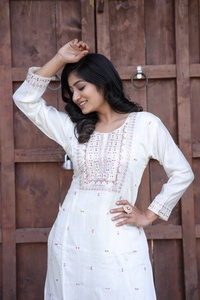 ชุดคุर्ติและกางเกงผ้าฝ้ายแคมบริคผสมไมโครซิลค์ 2 ชิ้น ยี่ห้อ FATEMA FASHION สำหรับผู้หญิง ทรงปกติ แห้งเร็ว เหมาะสำหรับใส่ลำลองหรือไปงานปาร์ตี้ - Product Image 2
