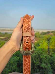 Cinturón Vaquero Occidental Clásico Hecho a Mano de Cuero Genuino con Hebilla de Aleación Resistente y Longitud Personalizada - Product Image 2