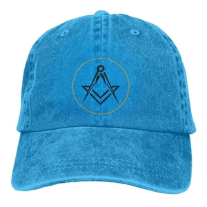 Gorra de béisbol deportiva de 5 paneles Master Mason Blue Lodge, negra y dorada, con punta, bordado de brújula cuadrada dorada, de algodón - Product Image 4