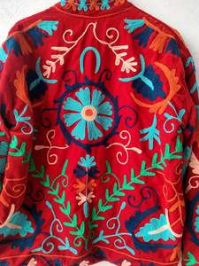 Chaqueta de terciopelo con bordado Suzani, hecha a mano, estilo indio, abrigo floral con interior a rayas, estilo bohemio, regalo. - Product Image 6