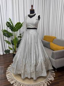 Latest Fashion Heavy Embroidery Work Wedding Lehenga Choli with Reversible Stretchable Features for Women - Product Image 4