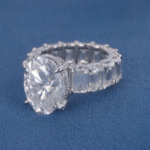 แหวนหมั้นเพชรโมอิสซาไนต์ทรงรีสำหรับผู้หญิง ชุบเงิน ประดับเพชรแบบหนามเตย สำหรับงานหมั้นและงานแต่งงาน สไตล์ทันสมัย ขายส่ง - Product Image 1