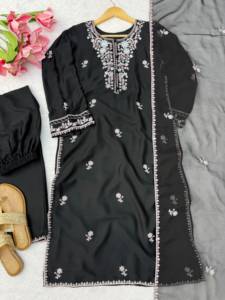 Conjunto de diseñador con hilo intrincado y trabajo de lentejuelas, top de satén de rayón con pantalón y dupatta, completamente cosido y listo para usar. - Product Image 6
