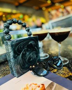 Pochette artisanale en résine peinte à la main SONZE, design indien, couleur personnalisable, respectueuse de l'environnement - Product Image 2