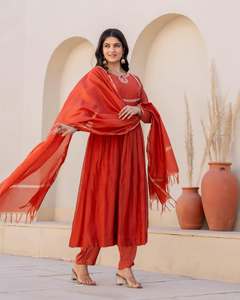Ensemble tendance pour femmes : Kurti droit en viscose de soie brodé orange avec pantalon en viscose de soie et dupatta en soie - Product Image 1