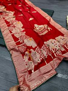 Sari indien ethnique pour mariage en viscose pure et soie Dola avec tissage Zari en soie douce, et pièces de blouse contrastantes avec bordure des manches - Product Image 2