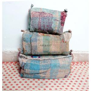 Prix de gros : Trousse de maquillage légère et polyvalente en coton matelassé, imprimé floral indien moderne au motif blocs, avec fermeture éclair - Product Image 6