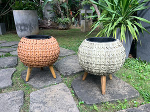 Pot de fleurs en osier avec pieds en bois pour la décoration du salon de la maison et du jardin - Product Image 3