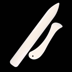 Outil professionnel écologique de pliage et de rainurage en os de buffle, style animal sculpté et poli, pour artisanat naturel et fabrication de cartes, par Faizacraft - Product Image 6