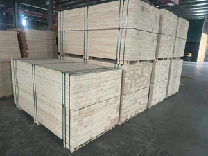 Poutre en LVL de pin du fabricant vietnamien, bois lamellé-collé pour coffrage de construction, échafaudage et support structurel - Product Image 3