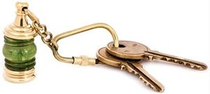 Llavero de latón macizo vintage hecho a mano con un hermoso diseño oculto - Product Image 3