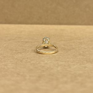 แหวนทองคำขาว 9KT รูปไข่ ประดับเพชรแล็บโกรว์ 2.05 กะรัต ดีไซน์หรูหรา เหมาะสำหรับงานเลี้ยง - Product Image 5