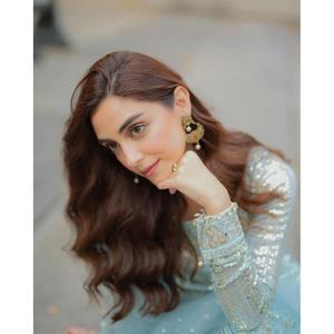 Hilo Georgette de diseñador con parte superior e inferior de trabajo de secuencia con accesorios de disfraz Dupatta Sky Color - Product Image 5