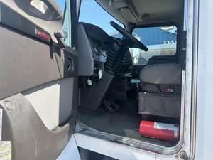 Camion tracteur poids lourd commercial 6x4 avec cabine couchette diesel pour le transport logistique - Product Image 3