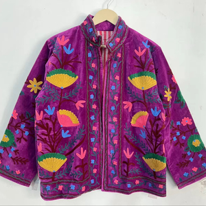 เสื้อแจ็คเก็ตกำมะหยี่ปักลายซูซานีลายดอกไม้และเถาวัลย์สไตล์โบฮีเมียนสำหรับผู้หญิง  งานแฮนด์เมด  เสื้อคลุมสั้นสไตล์วินเทจสำหรับฤดูใบไม้ร่วงและฤดูหนาว - Product Image 1