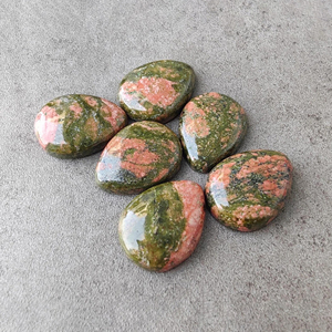 Cabujón de Unakita Natural en Forma de Pera, con Reverso Plano, Calibrado, Verde-Rojo, para Joyería - Product Image 3
