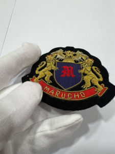 Écussons en tissu de soie 3D brodés à la main avec logo personnalisé, badges de mode en toile faits à la main avec épingle de sûreté, emballage personnalisé - Product Image 2