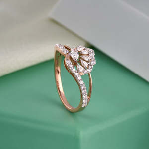 แหวนค็อกเทลสำหรับงานปาร์ตี้สีทอง - Product Image 1