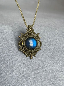 Collier Pendentif Macramé Fait Main en Labradorite Olive avec Éclat Bleu, Bijou en Cristal de Guérison Certifié IGI, Plaqué Or sur Corde – Vente en Gros - Product Image 2