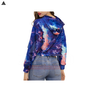 Haut court à capuche tendance pour femme, coupe décontractée, en coton mélangé, imprimé numérique, style streetwear basique pour l'hiver - Product Image 2