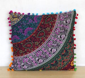 Juego de fundas de cojín de algodón Mandala Peacock, juego de 4 piezas, fundas de cojín hermosas hechas a mano en varios colores por consignantes indios. - Product Image 1