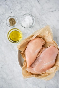 Precio de Fábrica, Filete de Pechuga de Pollo Congelado, Sin Hueso, Sin Piel, Calidad Premium, IQF, Carne de Pollo Halal para Exportación, Precio al por Mayor - Product Image 2