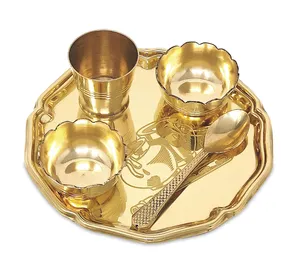 Ensemble de thali en laiton doré, finition métallique brillante, effet miroir, texture lisse, gravé, embossé, sculpté, massif - Product Image 1